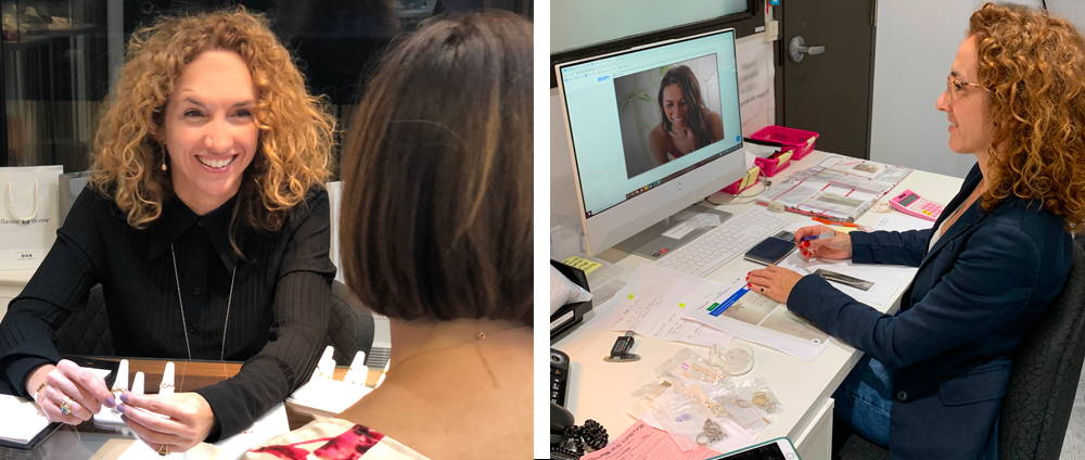 Joaillière assise avec des clients et joaillière assise devant un écran d'ordinateur discutant d'un projet de création sur mesure.