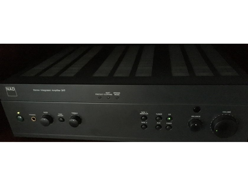 NAD 317 Integrated Amplifier w/remote