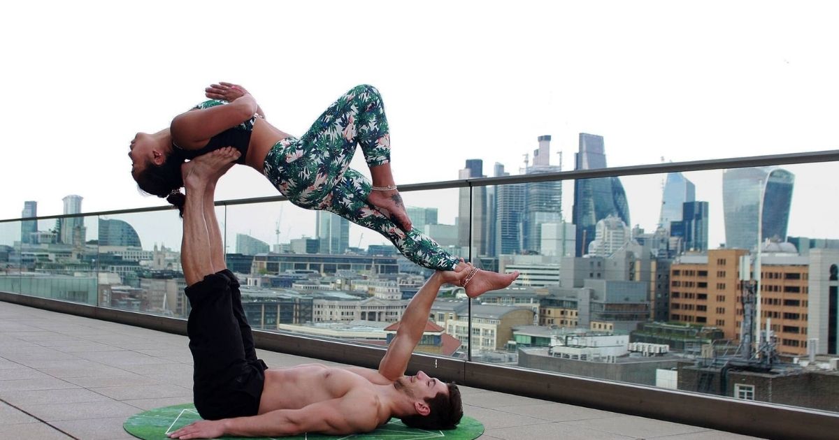 Acro acro yoga action