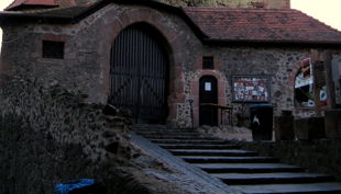burg ronneburg eingangstor