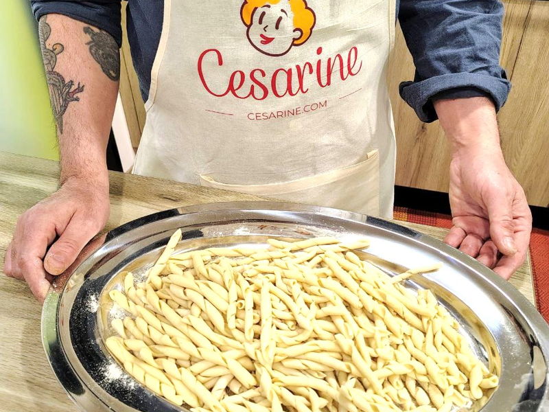 Cursos de cocina Catania: Aperitivo siciliano con pasta fresca preparada juntas.