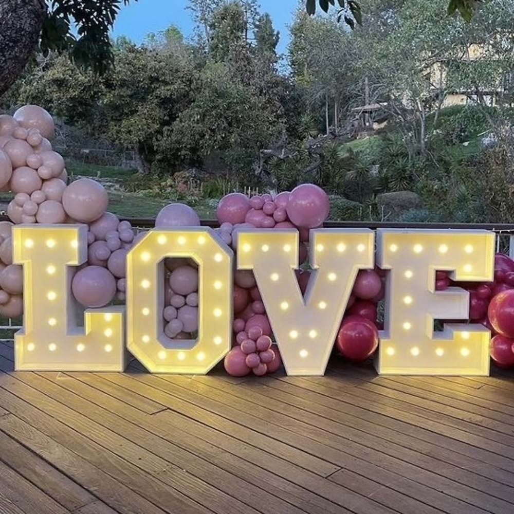 Store LOVE marquee bokstaver med LED-lys (kjøp)
