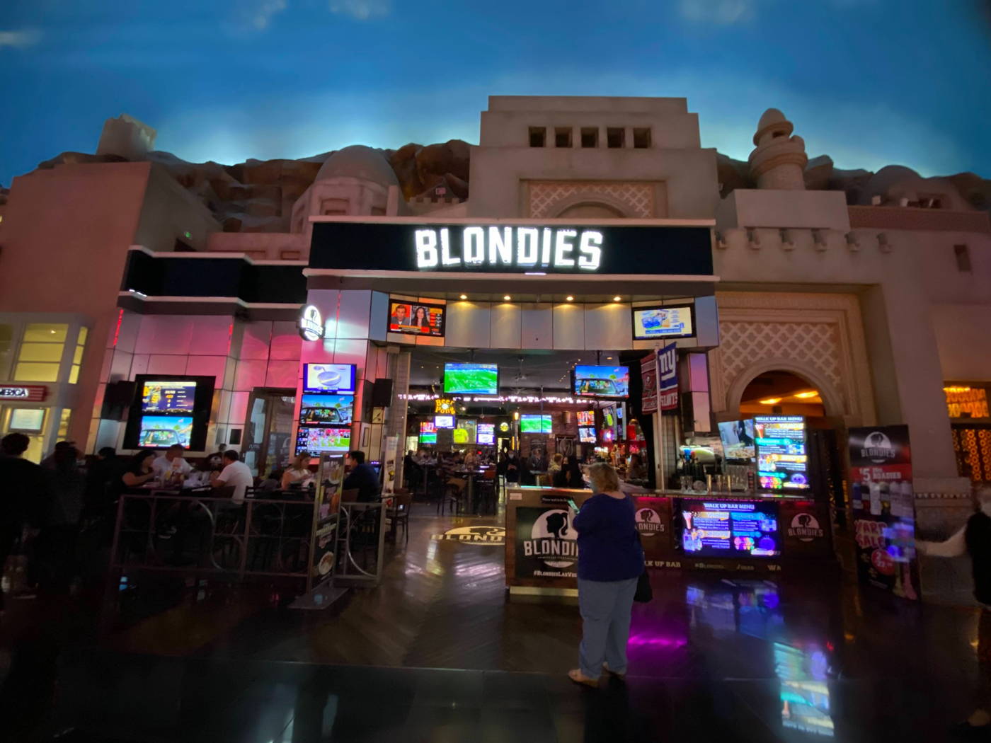 Blondies Sports Bar & Grill at Planet Hollywood Las Vegas