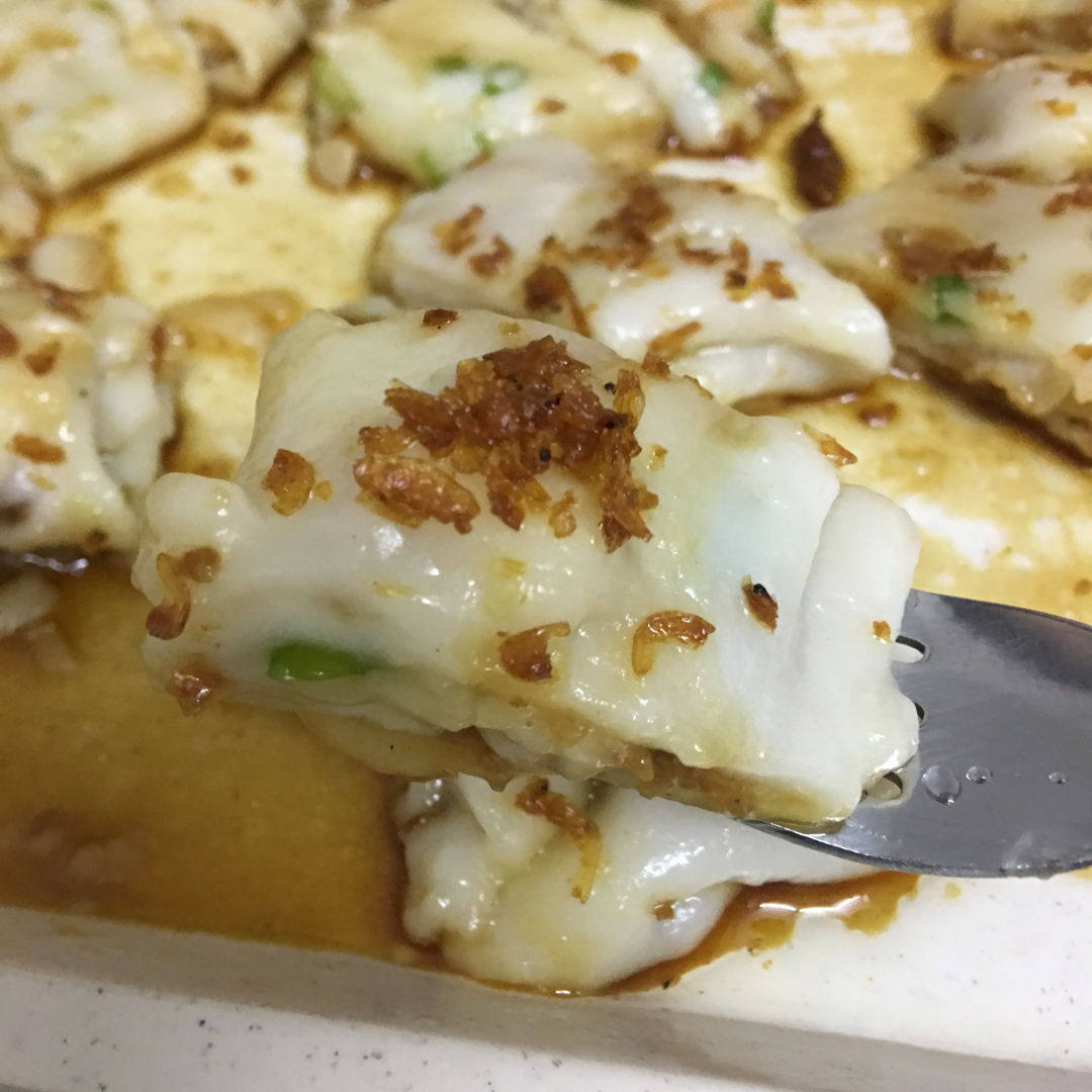 April 23rd, 20 - Hong Kong style Chee Cheong Fun/ 猪肠粉 using marinated pork cube, dried shrimp and spring onion. yummy.