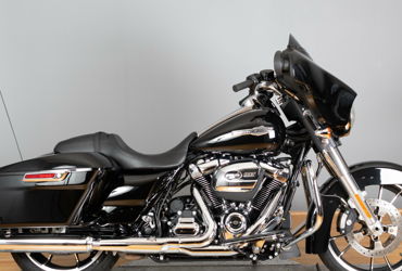 2021 HARLEY-DAVIDSON STREET GLIDE motorcycle for rent near Clearwater , FL