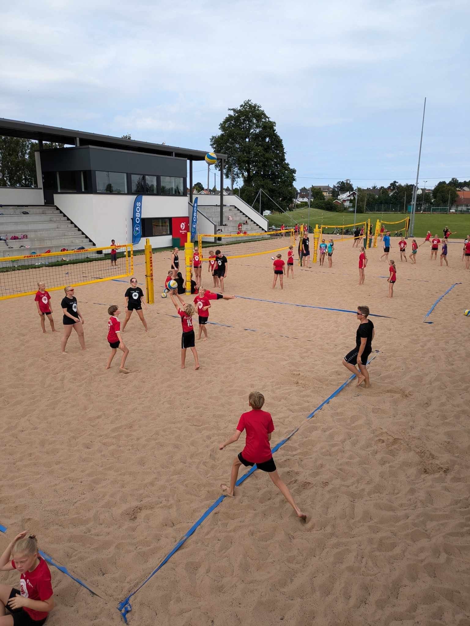 Friskus - OBOS sandvolleyskole med Tønsberg volleyballklubb uke 27 2025 ...