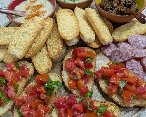 Corsi di cucina Lucca: Cuciniamo insieme le bruschette e i ravioli fatti in casa