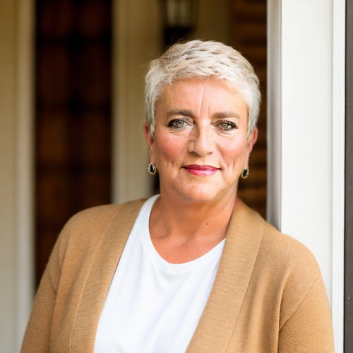 Julie  Barr