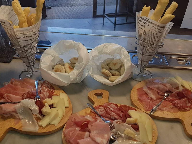 Cursos de cocina Livorno: Delicias de montaña: tigelle, ravioli y cantuccini.