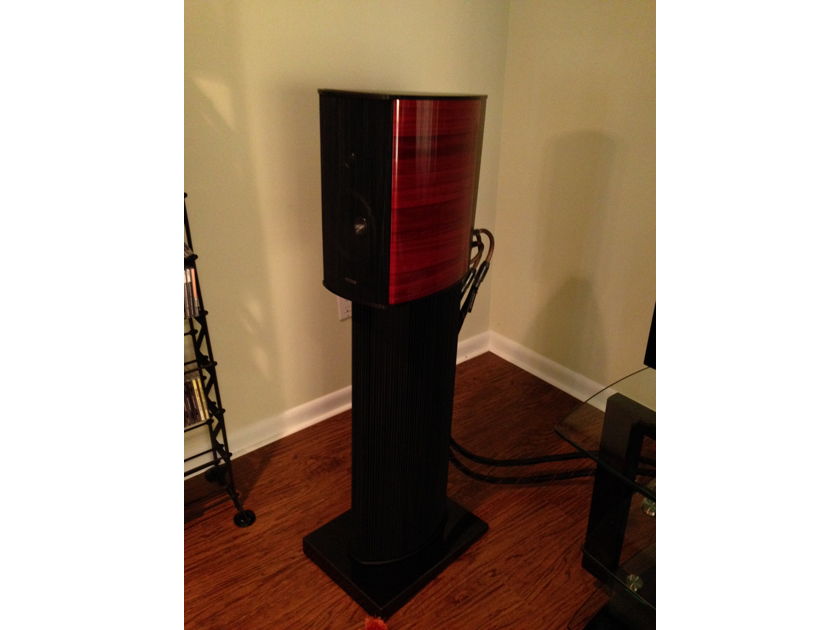Sonus Faber Guarneri Evolution red with stands Mint customer trade-in