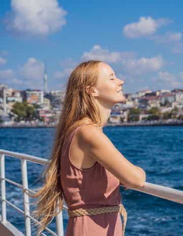 Bosphorus cruise with views of Dolmabahçe Palace