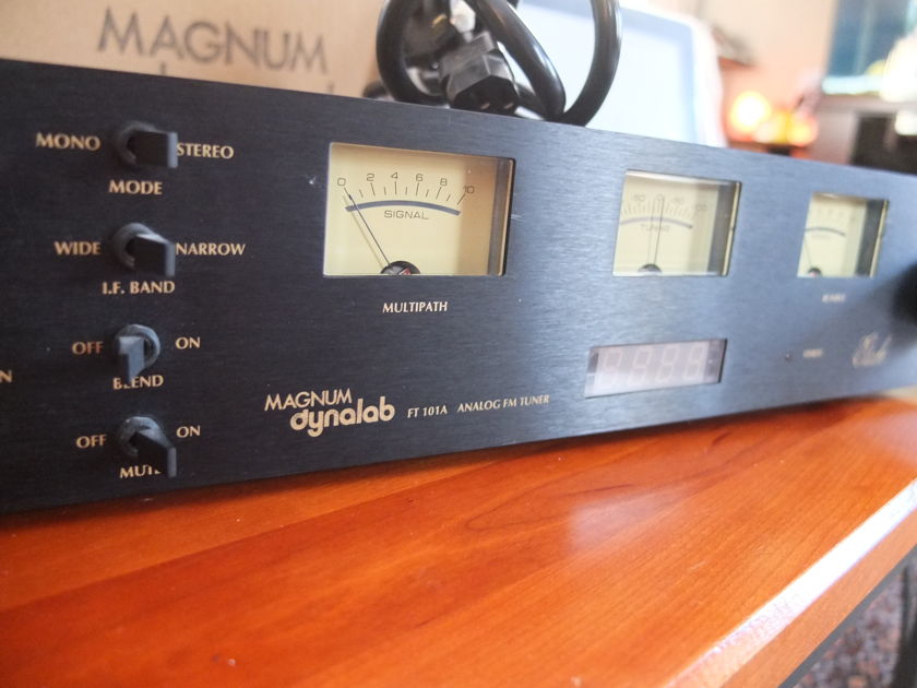 Magnum Dynalab FT-101a Etude Analog FM Tuner