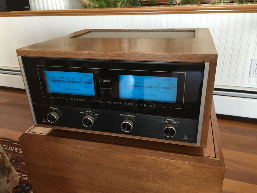 MacIntosh MC-7270 digital dynamic stereo power amp with cabinet