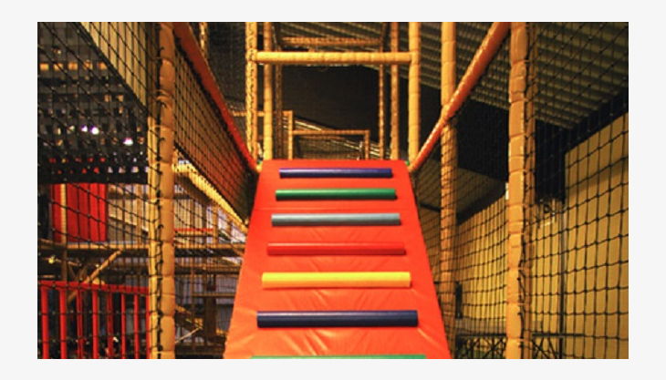 trampolino kinderspielpark klettern