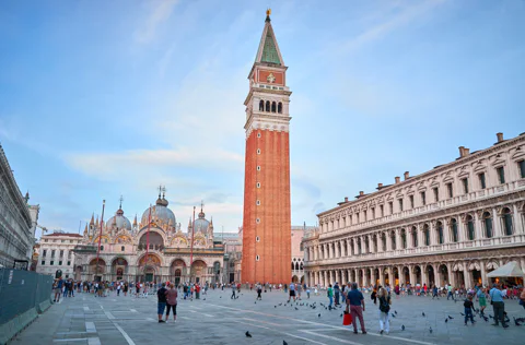 2-hours Walking Guided Tour of the Key Landmarks