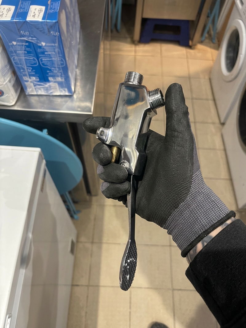 Installation de pédale sanitaire : votre devis sur mesure à Nice à nice