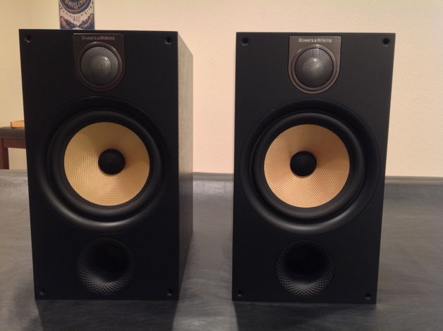 Bowers & Wilkins (B&W)  685 S2 - Stand Mount Speakers E...