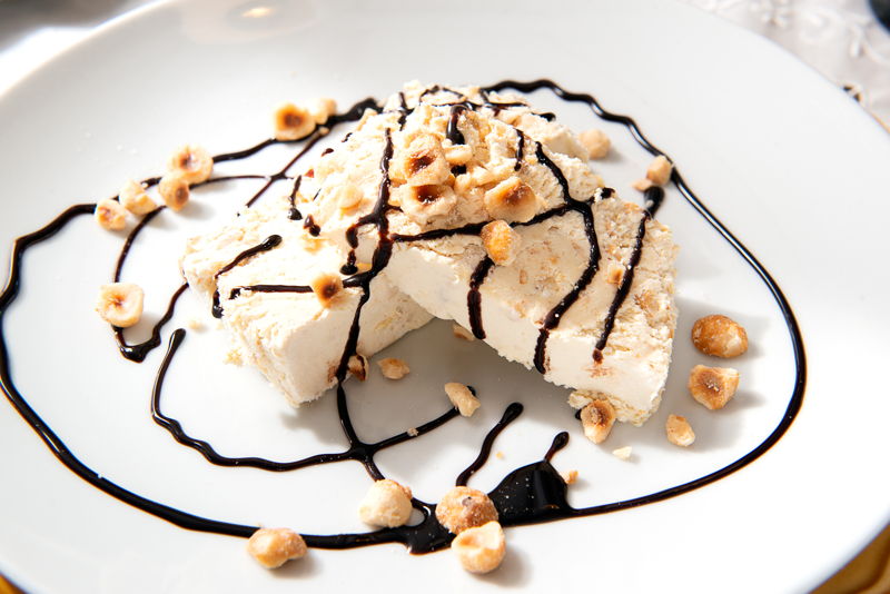 Tutti i segreti per realizzare dessert al cucchiaio che renderanno le tue cene indimenticabili.