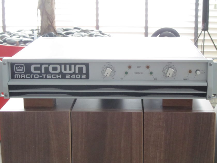 Crown International Macrotech 2402 Stereo amplifier