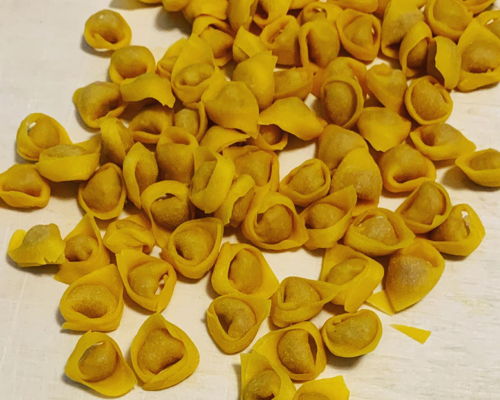 Cooking classes Bologna: Tortellino, the king of Bolognese cuisine