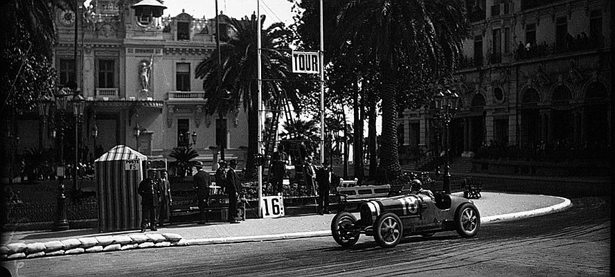  Paris
- Louis_Chiron_at_the_1930_Monaco_Grand_Prix.jpg