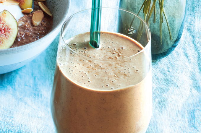 Smoothie végétalien au café et à la banane