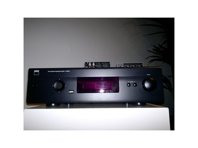 NAD C390DD “Direct Digital” integrated amp