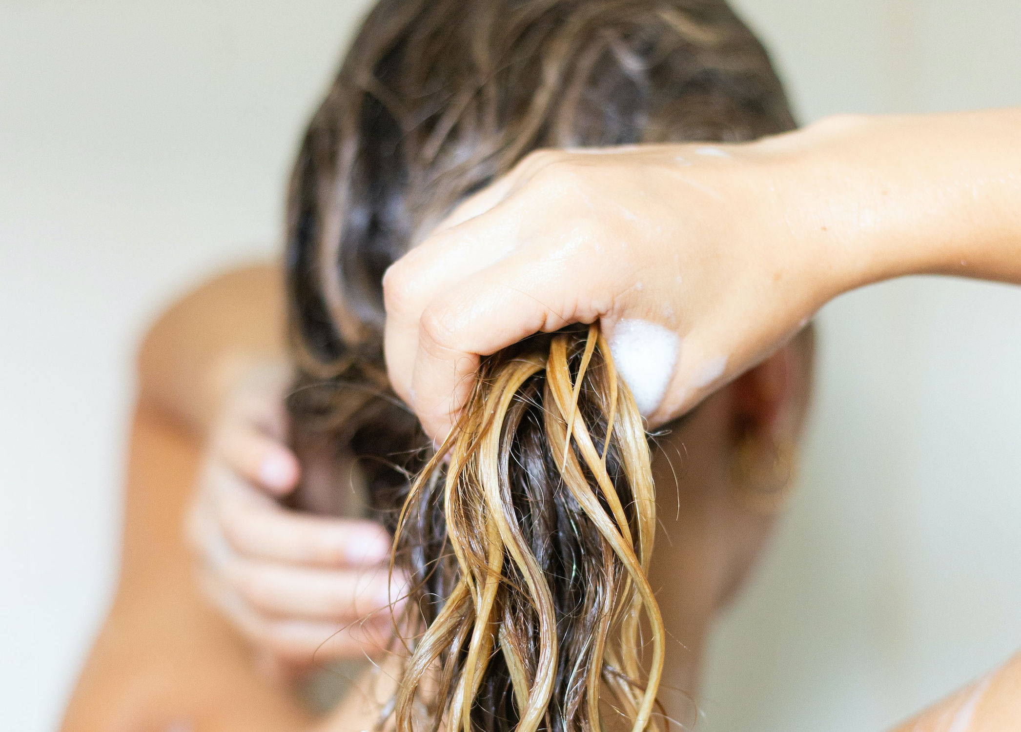 Rinsing hair in shower Davines cold water shinier