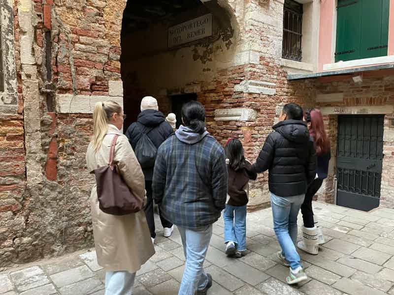 Mysteries, Murders & Dark Stories of the City - photo 4
