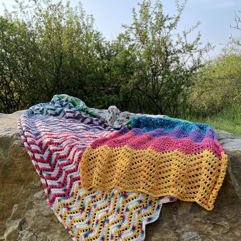 Crocheted waves scarf Laura