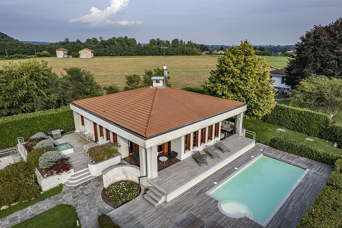  Laveno M.
- Affascinante villa sulle sponde del Lago Maggiore.jpg