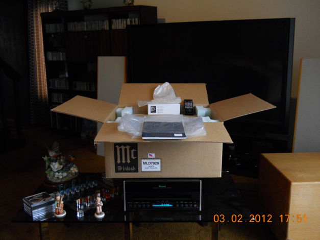 McIntosh MLD-7020 with Shipping Material, Remote Control and User's Manual