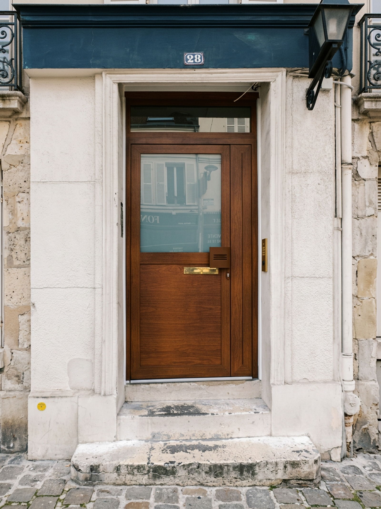 Restauration d'une porte d'immeuble haussmannien à Paris