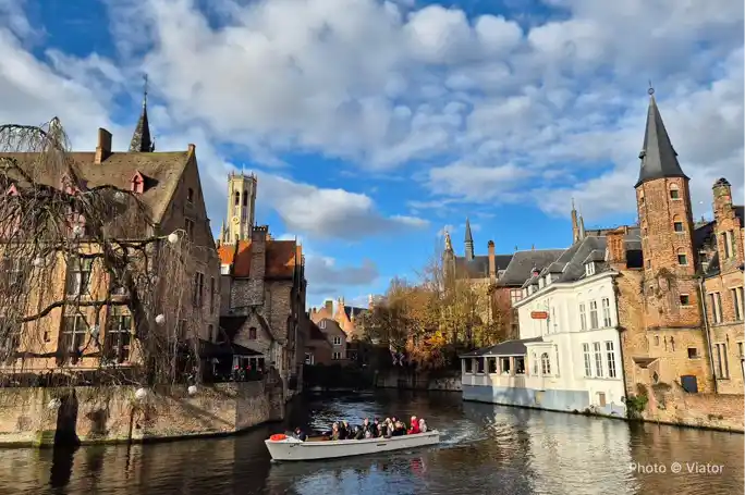 Bruges Guided Day Tour from Paris with Canal Cruise