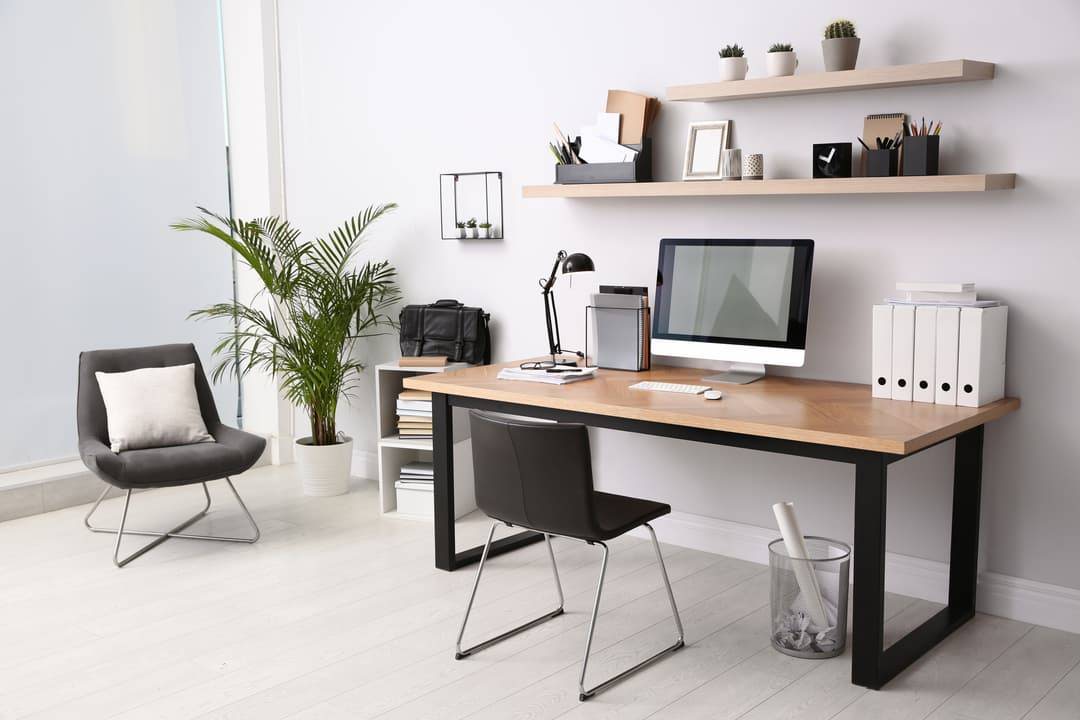 Bureau en bois industriel et étagères de bureau