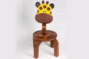 Children’s wooden chair Giraffe themed with solid backrest