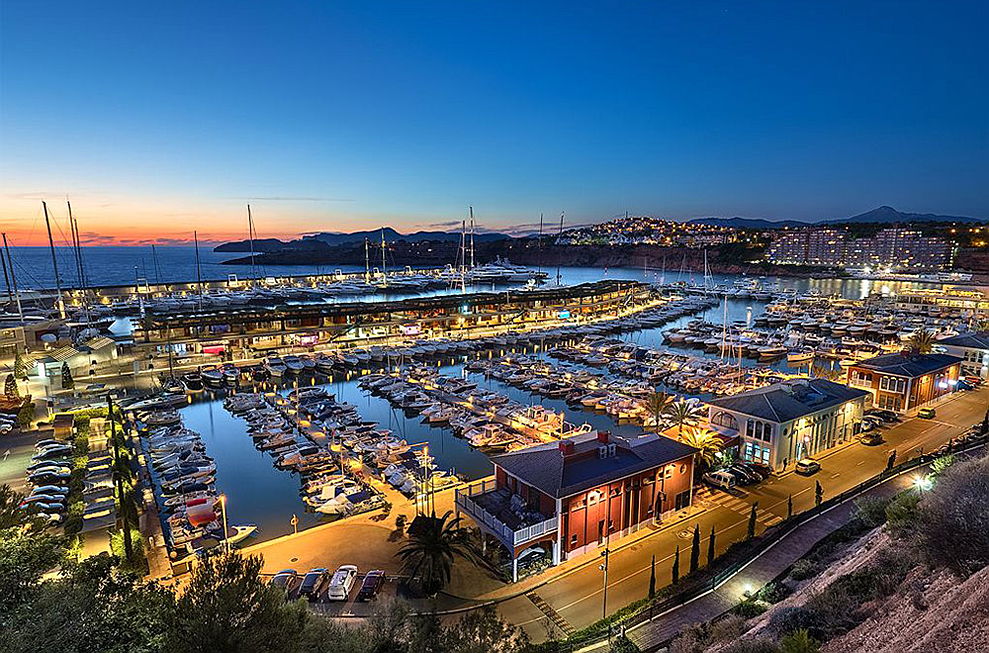  Port Andratx
- Un paraíso para los entusiastas de los deportes acuáticos, el puerto deportivo de Santa Ponsa ofrece condiciones de primera clase para su próximo crucero por el Mar Mediterráneo.
