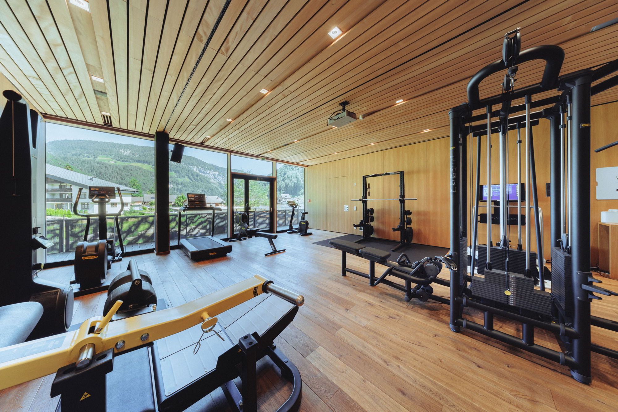 Fitnessbereich mit Fitnesslounge