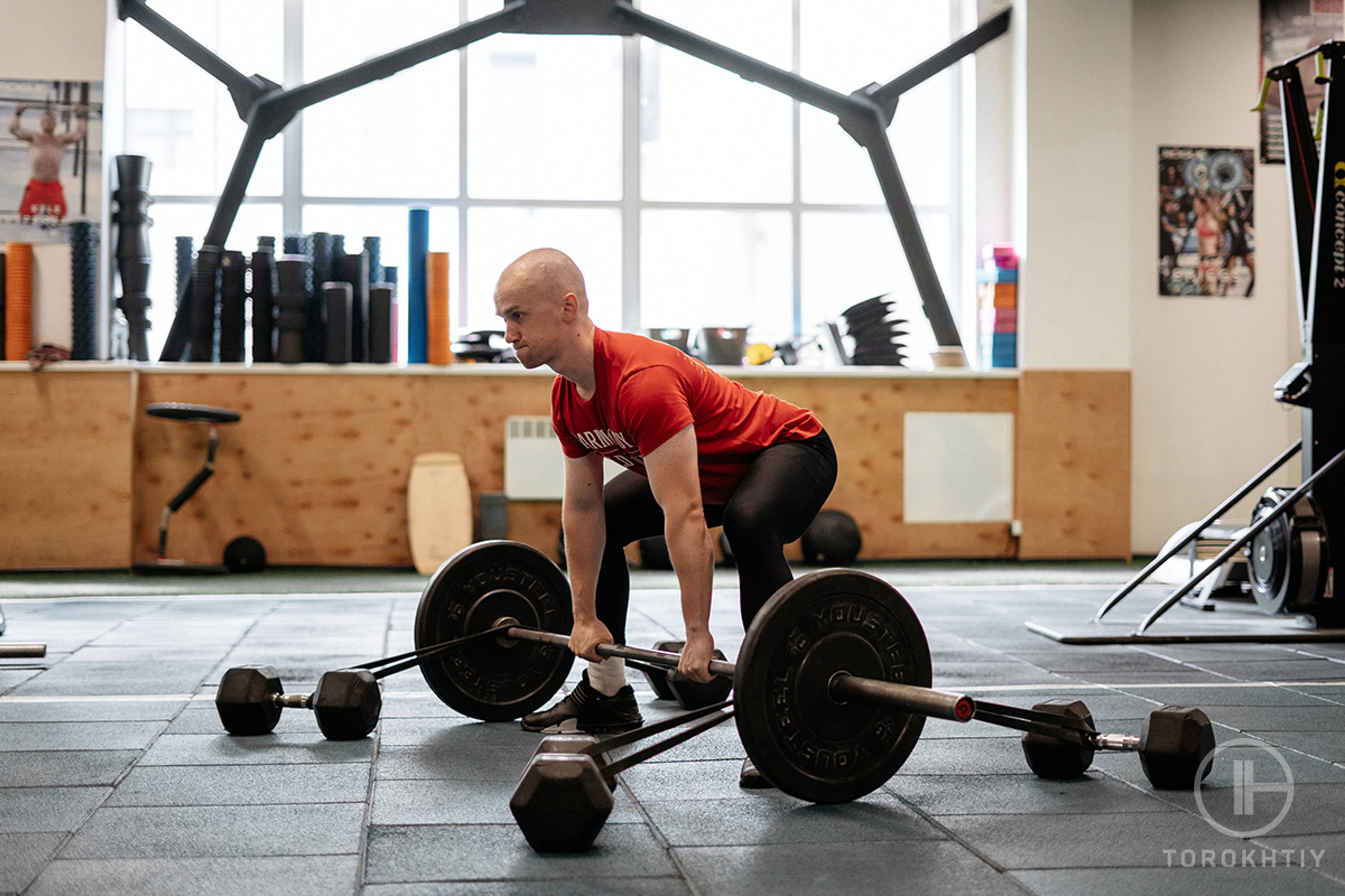 barbell deadlift with resistance bands