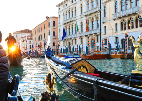 Romantic Gondola Ride with Live Serenade (30 Min)
