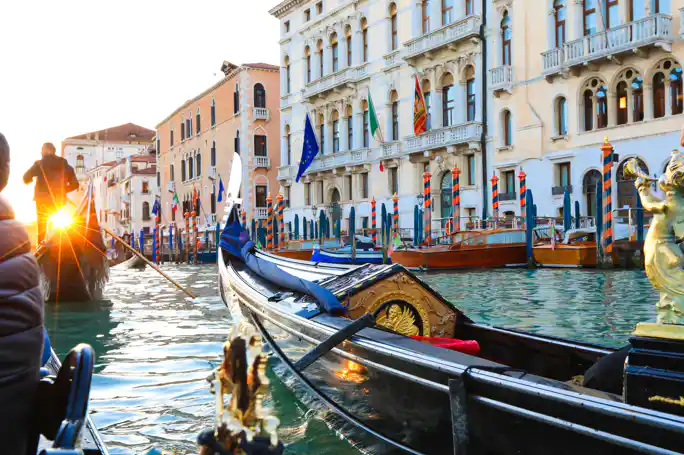 Romantic Gondola Ride with Live Serenade (30 Min)