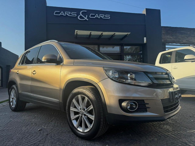 Volkswagen Tiguan 2.0 TSI Exclusive Automática 2012