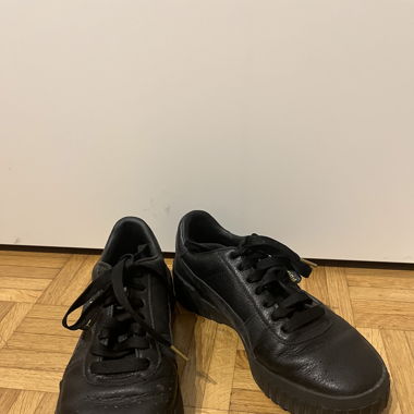 Schwarze Sneakers Puma