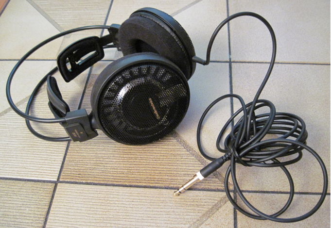 AUDIO TECHNICA ATH-AD900X Headphones "Class A" and "Bes...