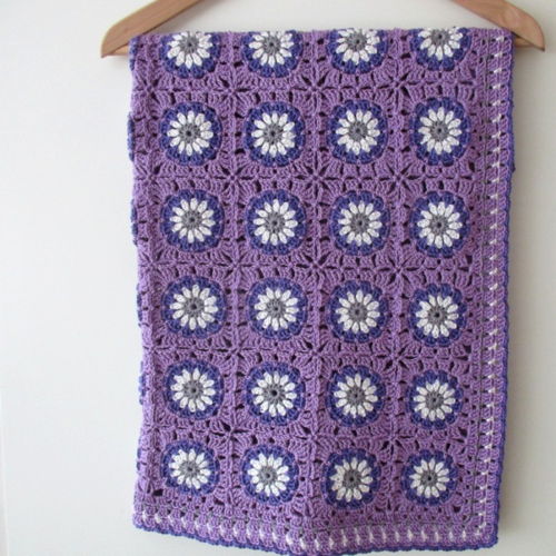 "Daisy garden" granny square baby blanket