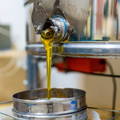 filtering-raw-honey-from-extractor filtering-raw-honey-from-extractor