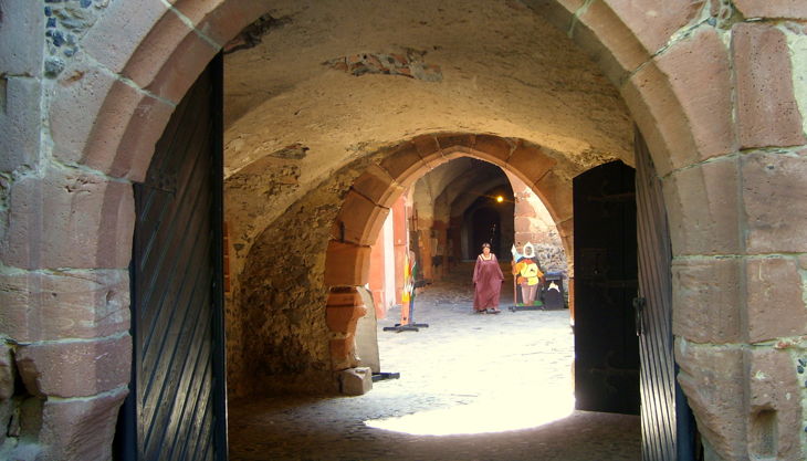 burg ronneburg torbogen