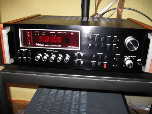 McIntosh 4300V FM/AM  Receiver
