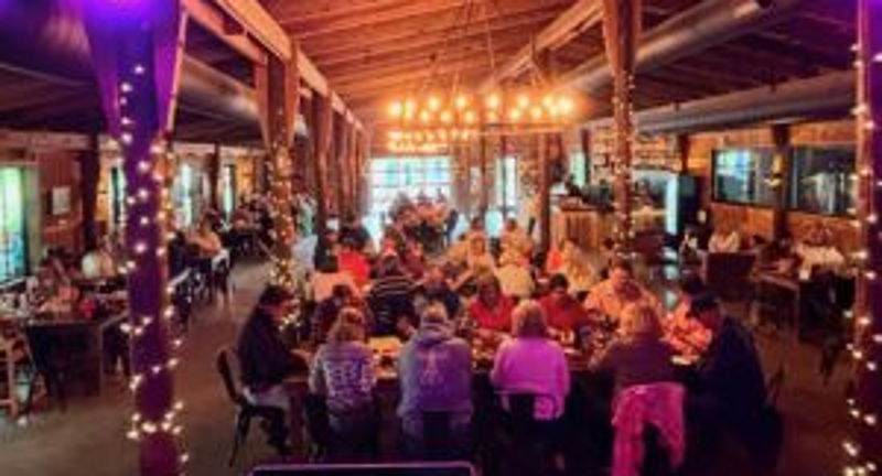 Live Music: Vicky Lee