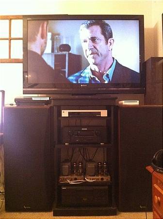 Full system with TV (senn HD600 on table)